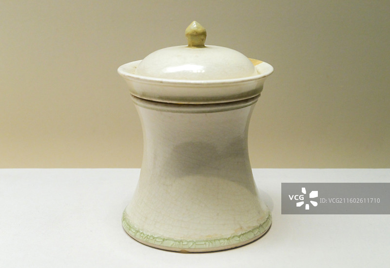 白瓷束腰盖罐 隋·大业六年 1954年陕西西安姬威墓出土 中国国家博物馆“古代中国基本陈列”图片素材