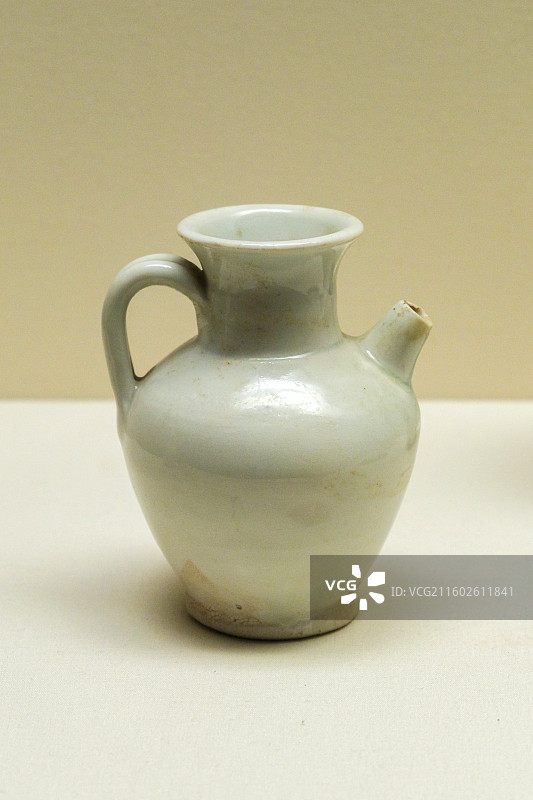 白瓷茶具-点茶用的茶瓶 五代 传河北唐县出土 中国国家博物馆“古代中国基本陈列”图片素材