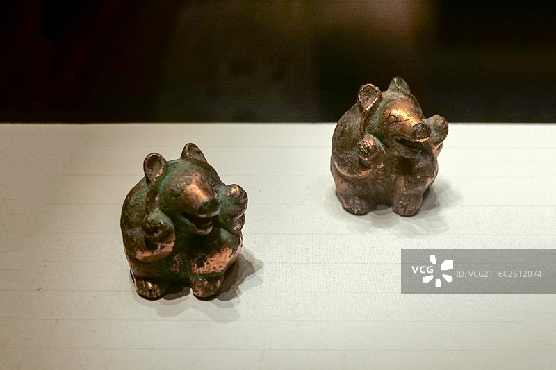 鎏金熊形青铜镇 西汉 1952年安徽合肥出土 中国国家博物馆“古代中国基本陈列”图片素材