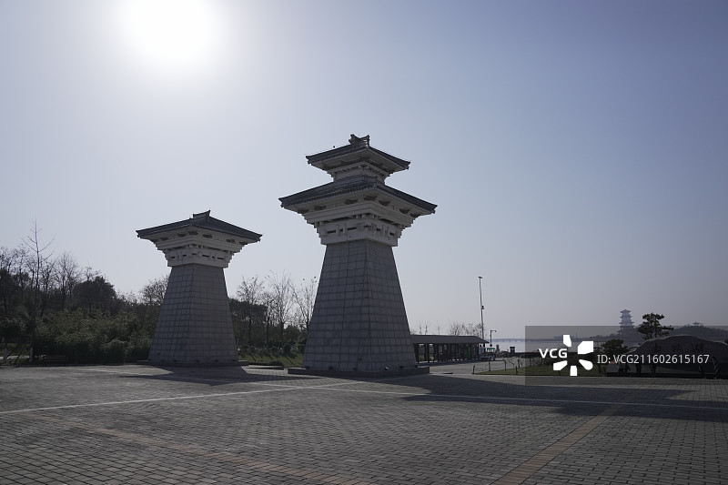 卤阳湖大门古建筑塔楼图片素材