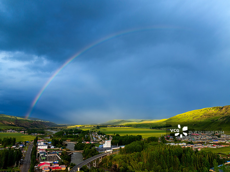 风雨之后见彩虹图片素材