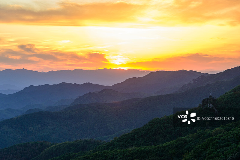 内蒙古赤峰道须沟云中草原日落图片素材