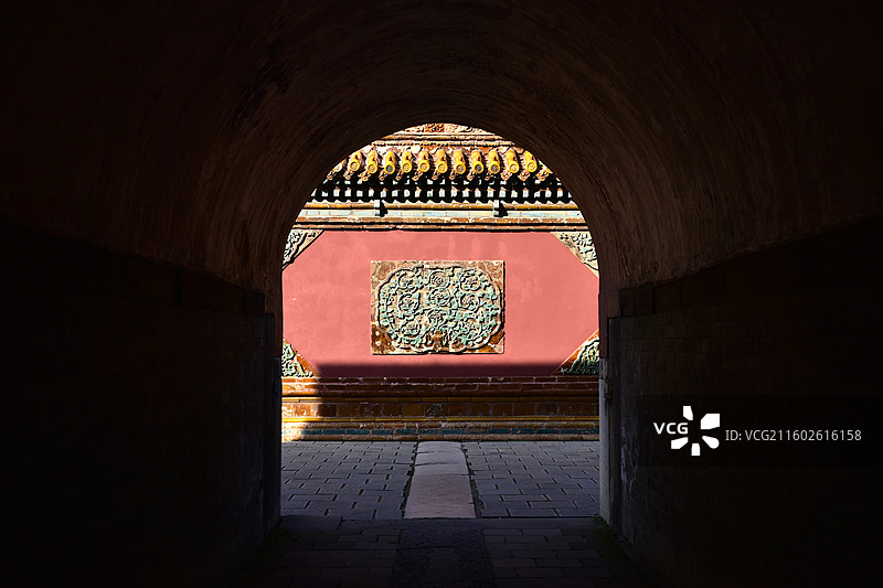 辽宁沈阳北陵公园清昭陵月牙城拱门琉璃照壁图片素材