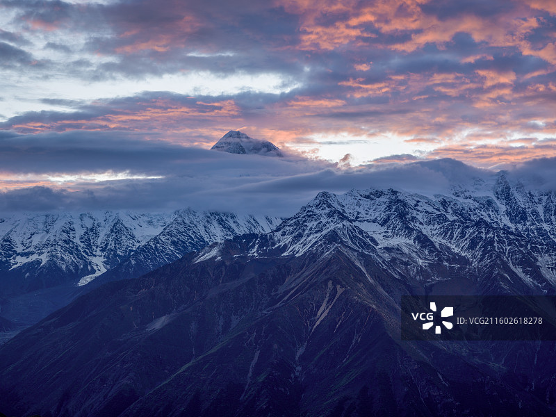 贡嘎雪山日出日落图片素材