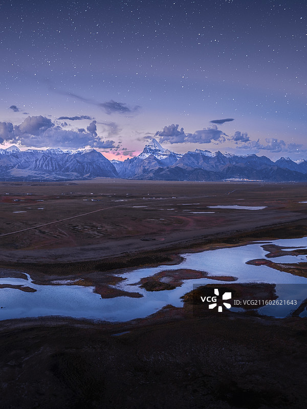 西藏冈仁波齐全景航拍图片素材