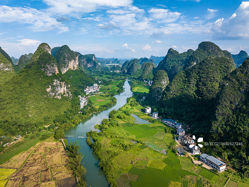 桂林阳朔遇龙河和竹筏漂流图片素材