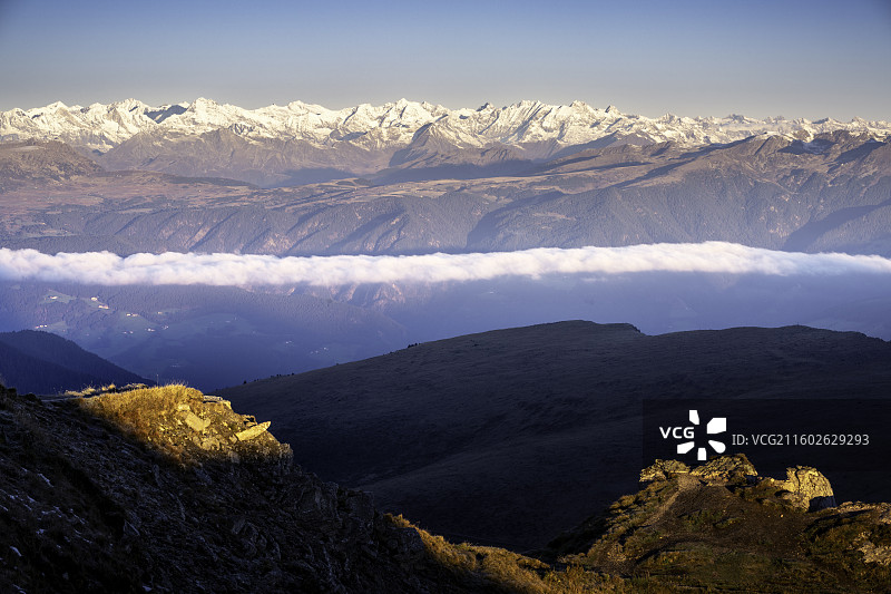刀背山图片素材