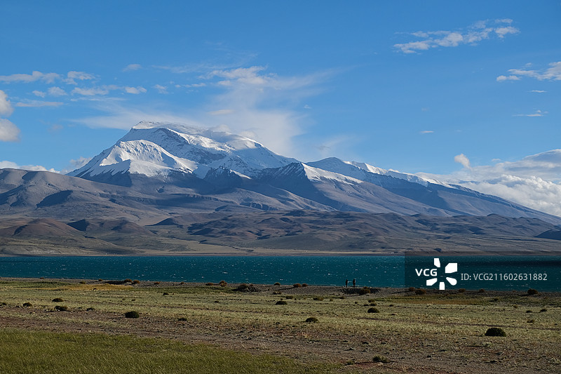 西藏阿里地区纳姆纳尼雪山及鬼湖拉昂措图片素材