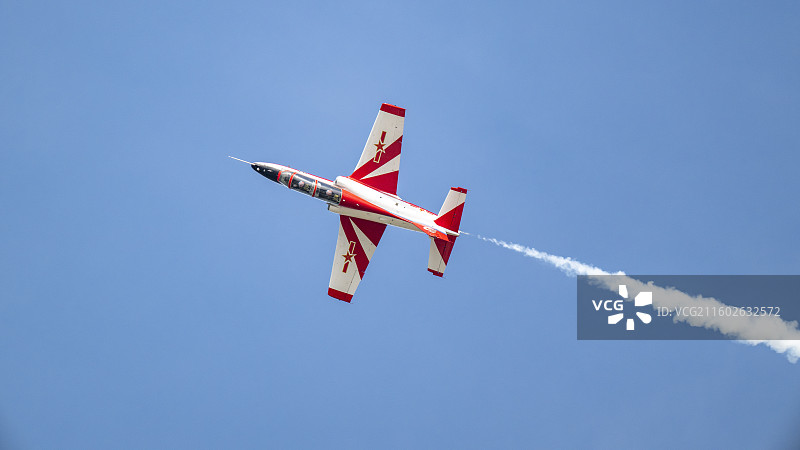 2025长春航空展，红鹰飞行表演队K-8教练机。图片素材