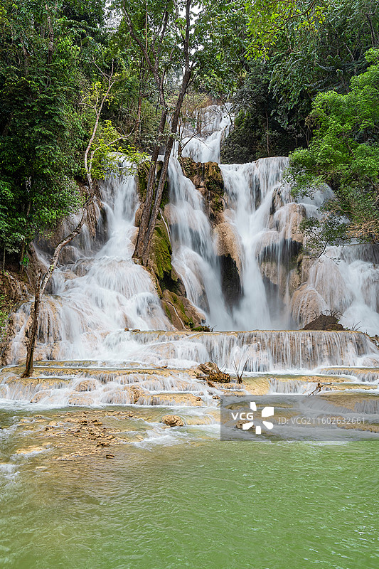 老挝琅勃拉邦关西瀑布图片素材