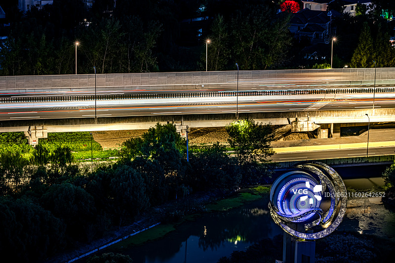 光耀G60雕塑 沪昆高速公路上海松江段夜景 长三角G60科创走廊 九城市协同发展地标建筑图片素材