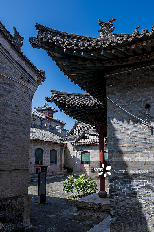 山西省忻州市定襄县民国建筑群阎家大院（阎锡山故居）风光——屋顶青瓦飞檐脊兽图片素材