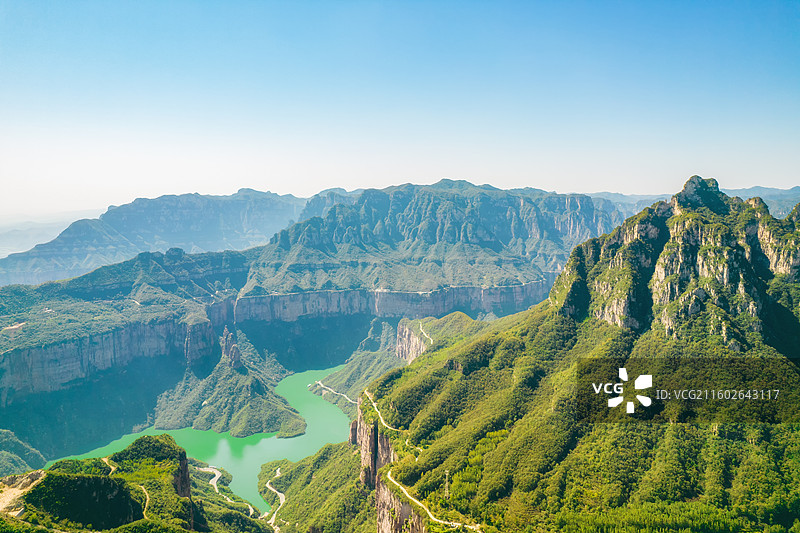 亚洲中国河南省新乡市辉县市关山国家地质公园夏季太行山山谷航拍视角图片素材