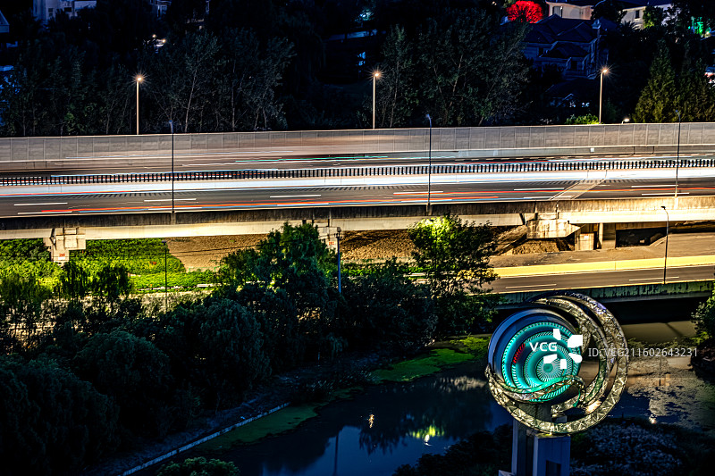 光耀G60雕塑 沪昆高速公路上海松江段夜景 长三角G60科创走廊 九城市协同发展地标建筑图片素材