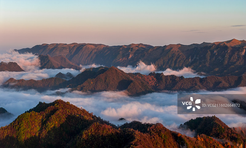 航拍陕西汉中留坝秦岭太子岭秋色图片素材