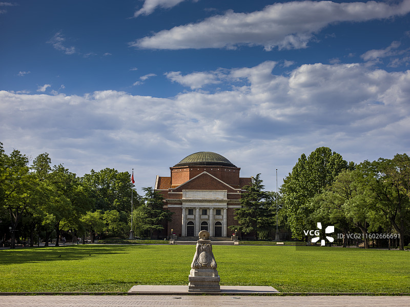 清华园的晴日盛景图片素材