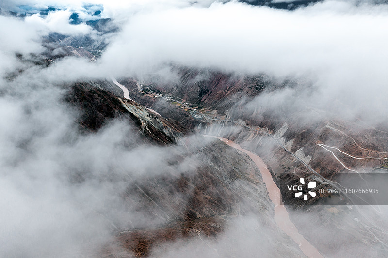云雾山峦图片素材