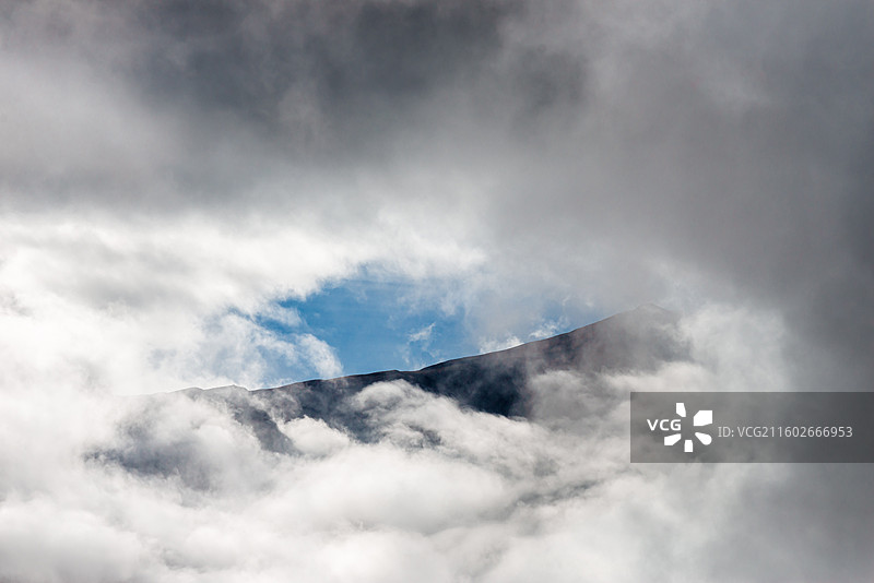 云雾山峦图片素材