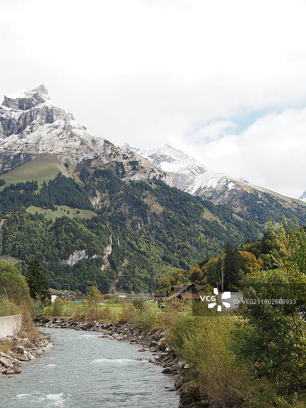 瑞士 上瓦尔登州 恩格尔贝格小镇 铁力士雪山图片素材