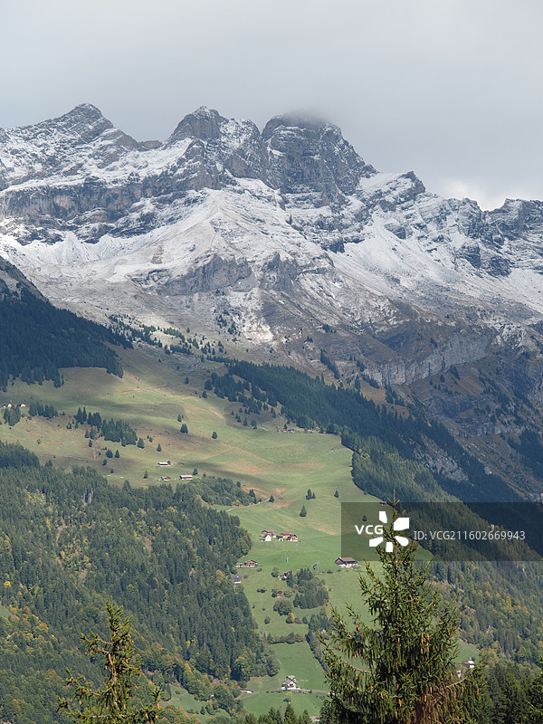 瑞士 上瓦尔登州 恩格尔贝格小镇 铁力士雪山图片素材