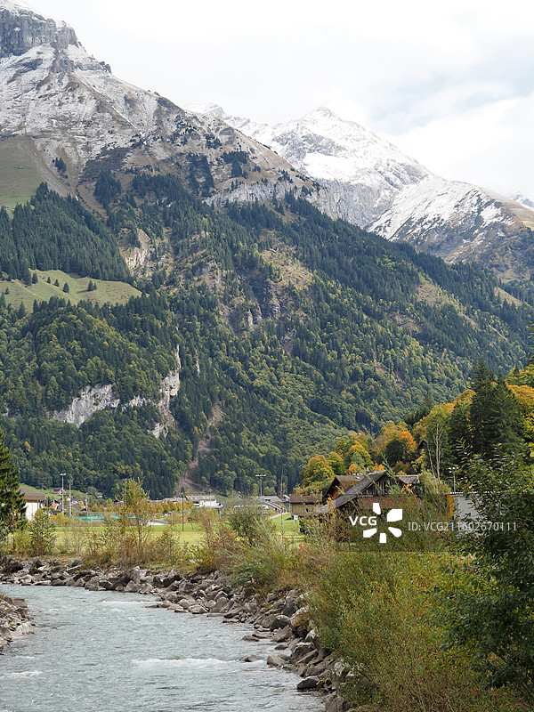 瑞士 上瓦尔登州 恩格尔贝格小镇 铁力士雪山图片素材