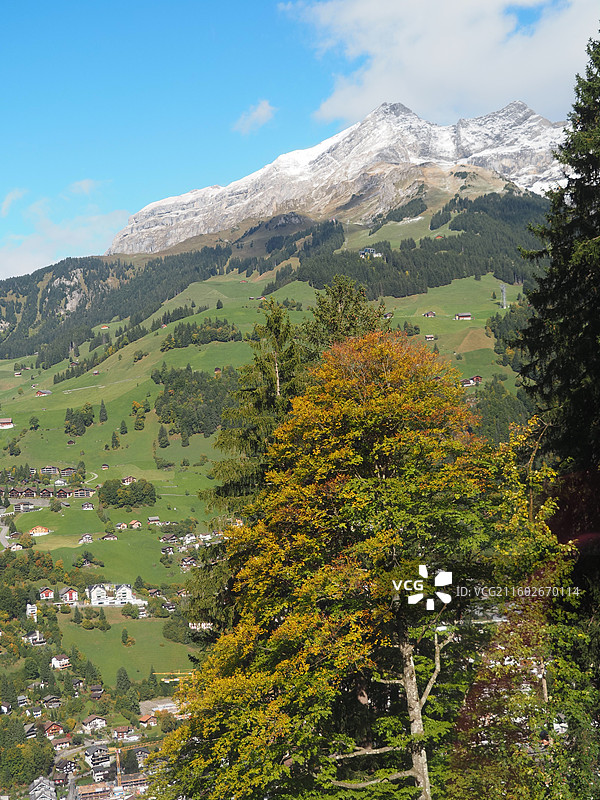 瑞士 上瓦尔登州 恩格尔贝格小镇 铁力士雪山图片素材