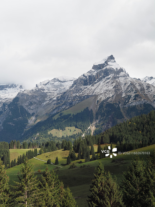 瑞士 上瓦尔登州 恩格尔贝格小镇 铁力士雪山图片素材