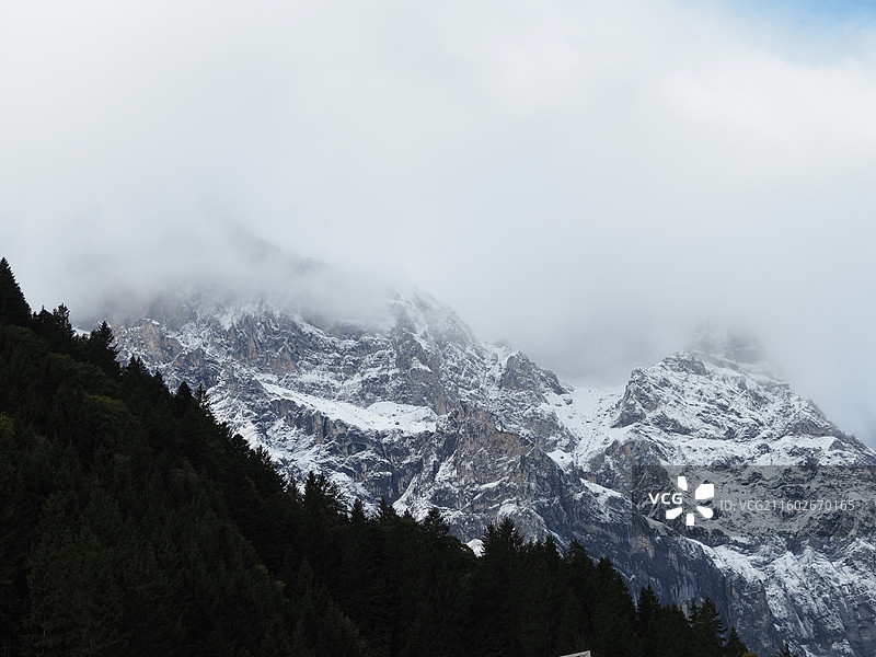 瑞士 上瓦尔登州 恩格尔贝格小镇 铁力士雪山图片素材