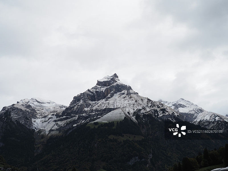 瑞士 上瓦尔登州 恩格尔贝格小镇 铁力士雪山图片素材