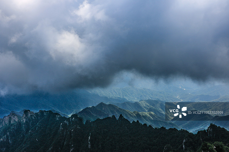 云锁层峦漏翠光图片素材