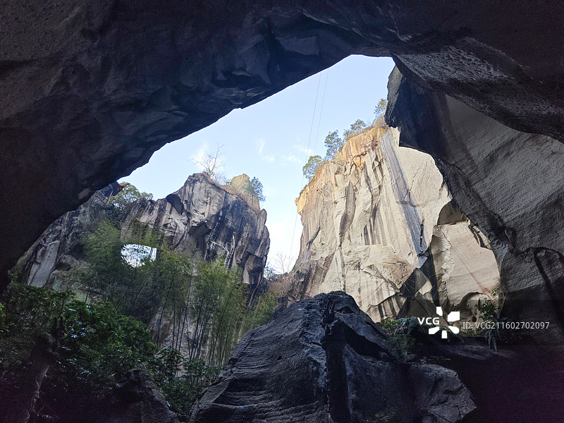 长屿硐天岩洞音乐厅悬空井地理奇观图片素材