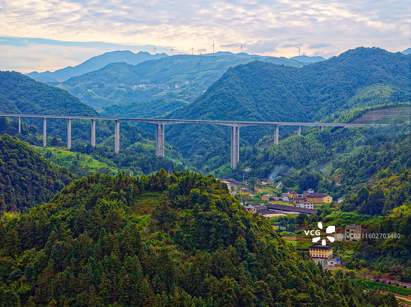 航拍福建漳州南靖河坑土楼群图片素材