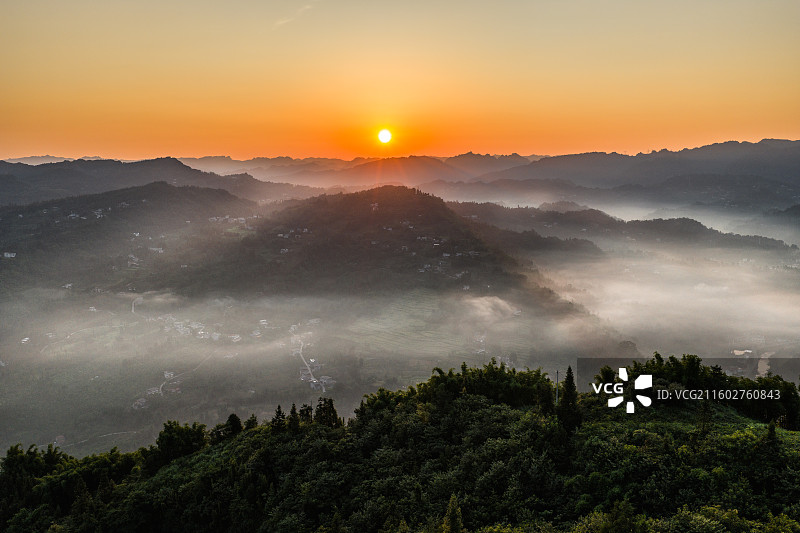 八仙山日出——四川省 屏山县 龙华镇图片素材
