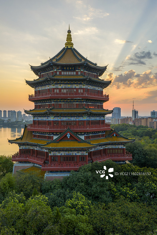 航拍江西鹰潭公园北极阁景点地标建筑信江河流城市风光图片素材