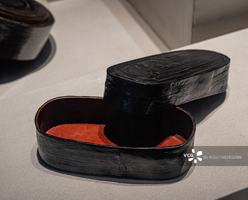 秦始皇三十年 漆椭圆奁 睡虎地墓地33号墓出土 云梦县博物馆图片素材