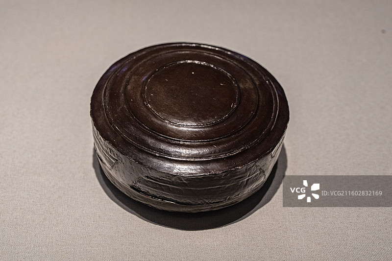 秦 彩绘漆圆奁 睡虎地墓地117号墓出土 云梦县博物馆图片素材