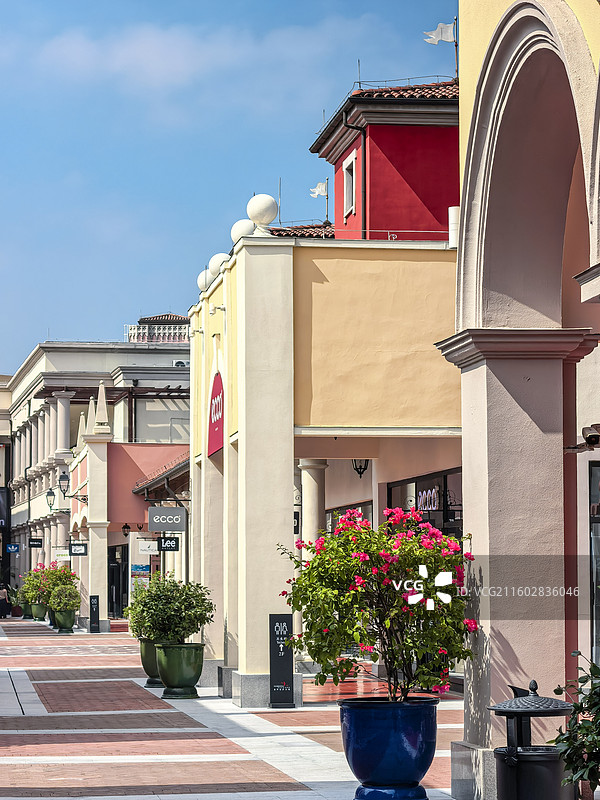 佛山市佛罗伦萨小镇奥特莱斯商圈图片素材