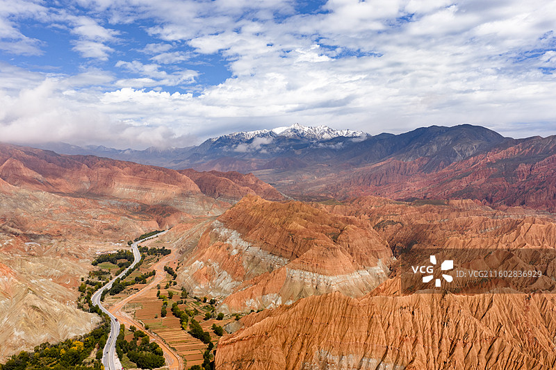 青海贵德国家地质公园五彩丹霞地貌图片素材