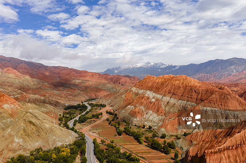 青海贵德国家地质公园五彩丹霞地貌图片素材