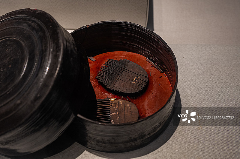 秦 木梳 木篦 龙岗墓地10号墓出土 云梦县博物馆图片素材