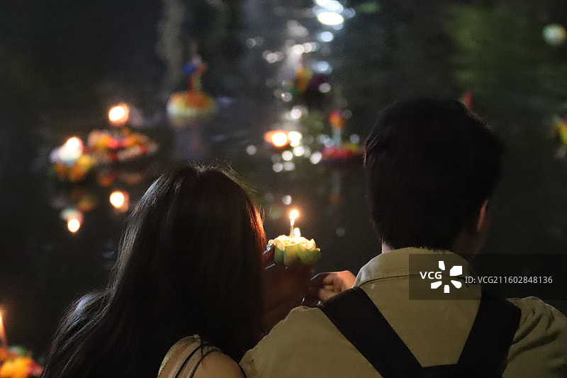 关于我在背后偷拍人家小情侣祈福图片素材