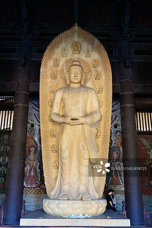 云冈石窟内灵严寺佛像木雕图片素材