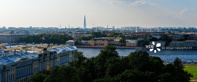 俄罗斯圣彼得堡圣以撒主教座堂俯瞰市区全景图片素材