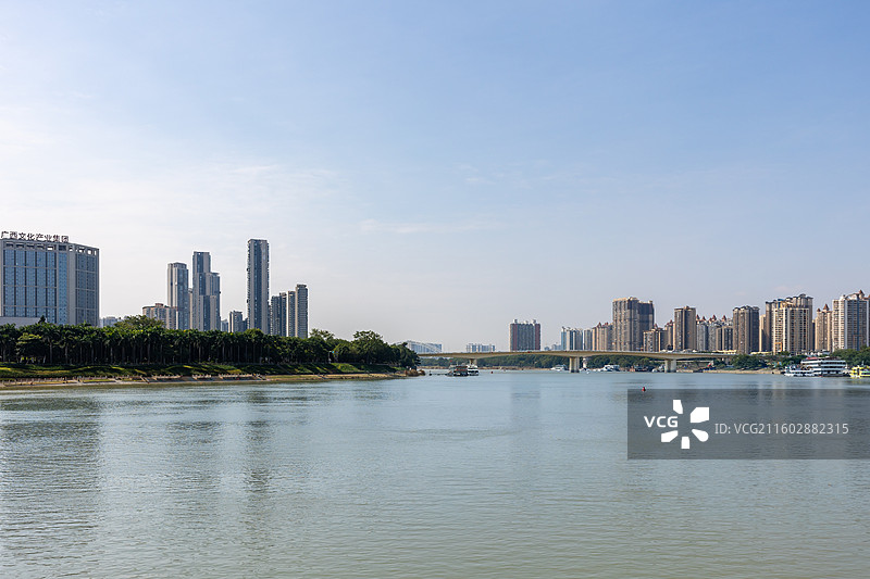 南宁邕江边城市风光图片素材