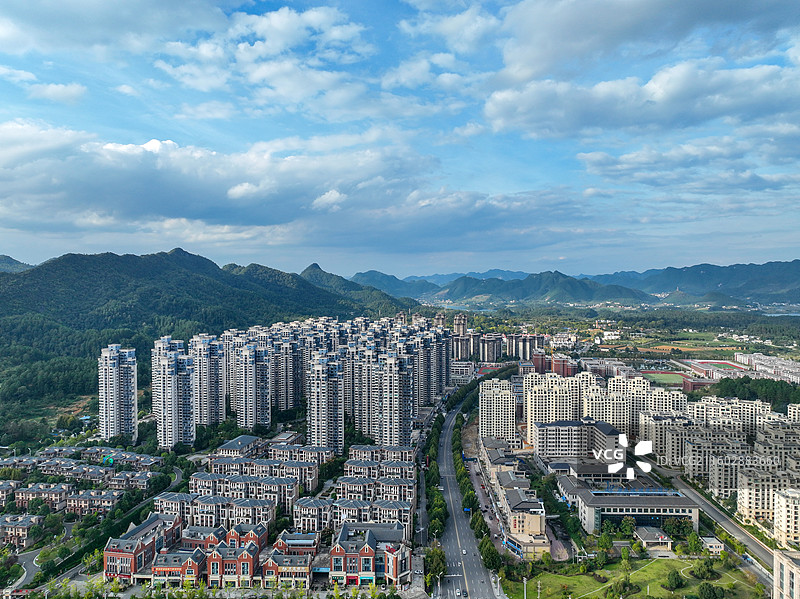 贵州省遵义市新蒲新区，播州大道两侧城市风光图片素材