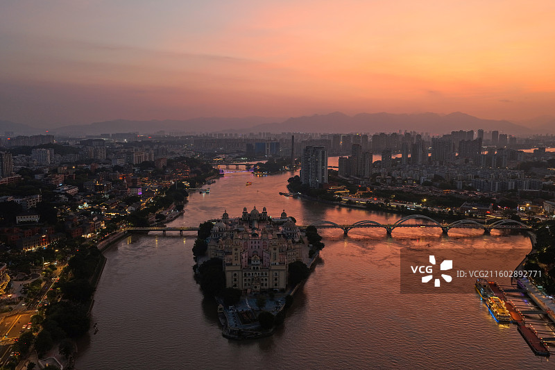 闽江之心中洲岛爱情岛烟台山解放大桥黄昏日落江景航拍图片素材