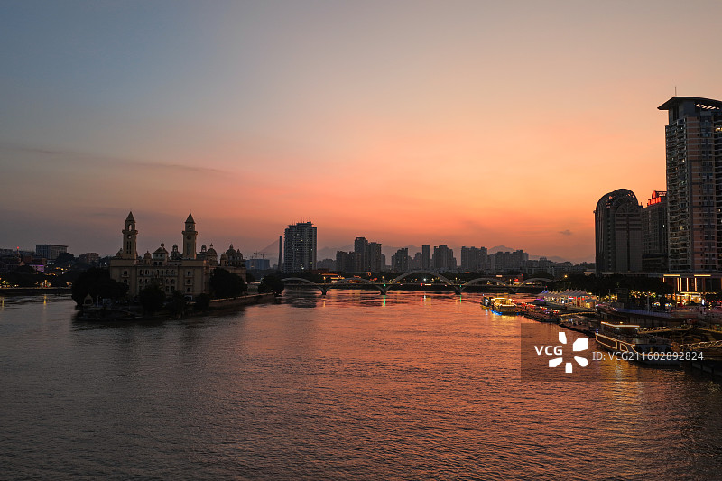 闽江之心中洲岛爱情岛烟台山解放大桥黄昏日落江景航拍图片素材