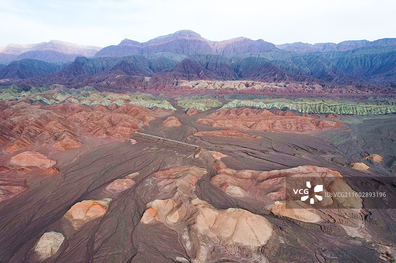 新疆西克尔七彩丹霞图片素材