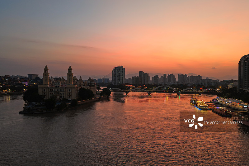 闽江之心中洲岛爱情岛烟台山解放大桥黄昏日落江景航拍图片素材