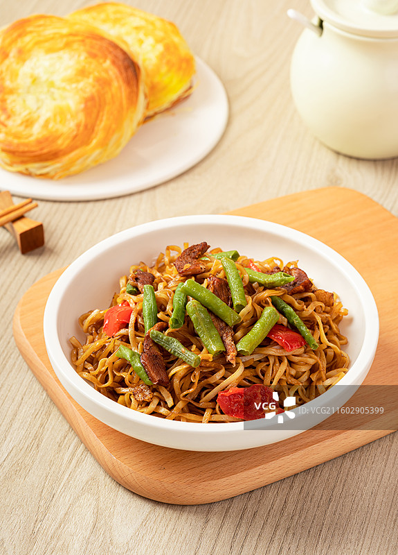 豆角猪肉焖面图片素材